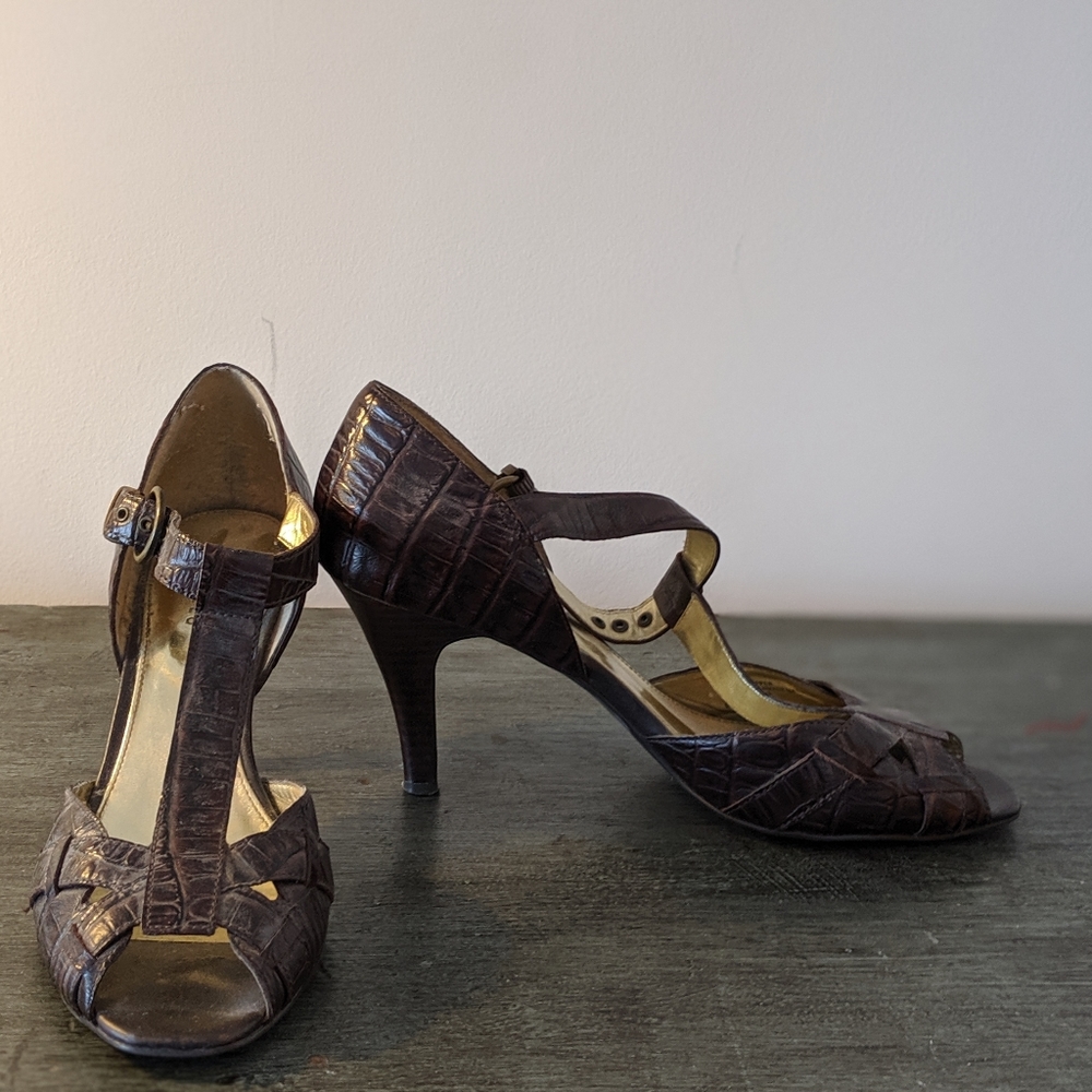 ♥️ Vintage Brown Croc embossed Sandals